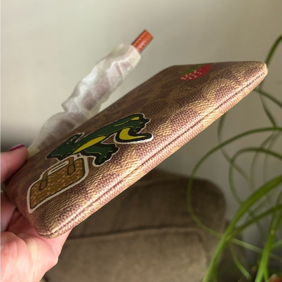 Authentic COACH signature Leather Dino Dice strawberry zip card wristlet π²π© - Picture 4 of 9